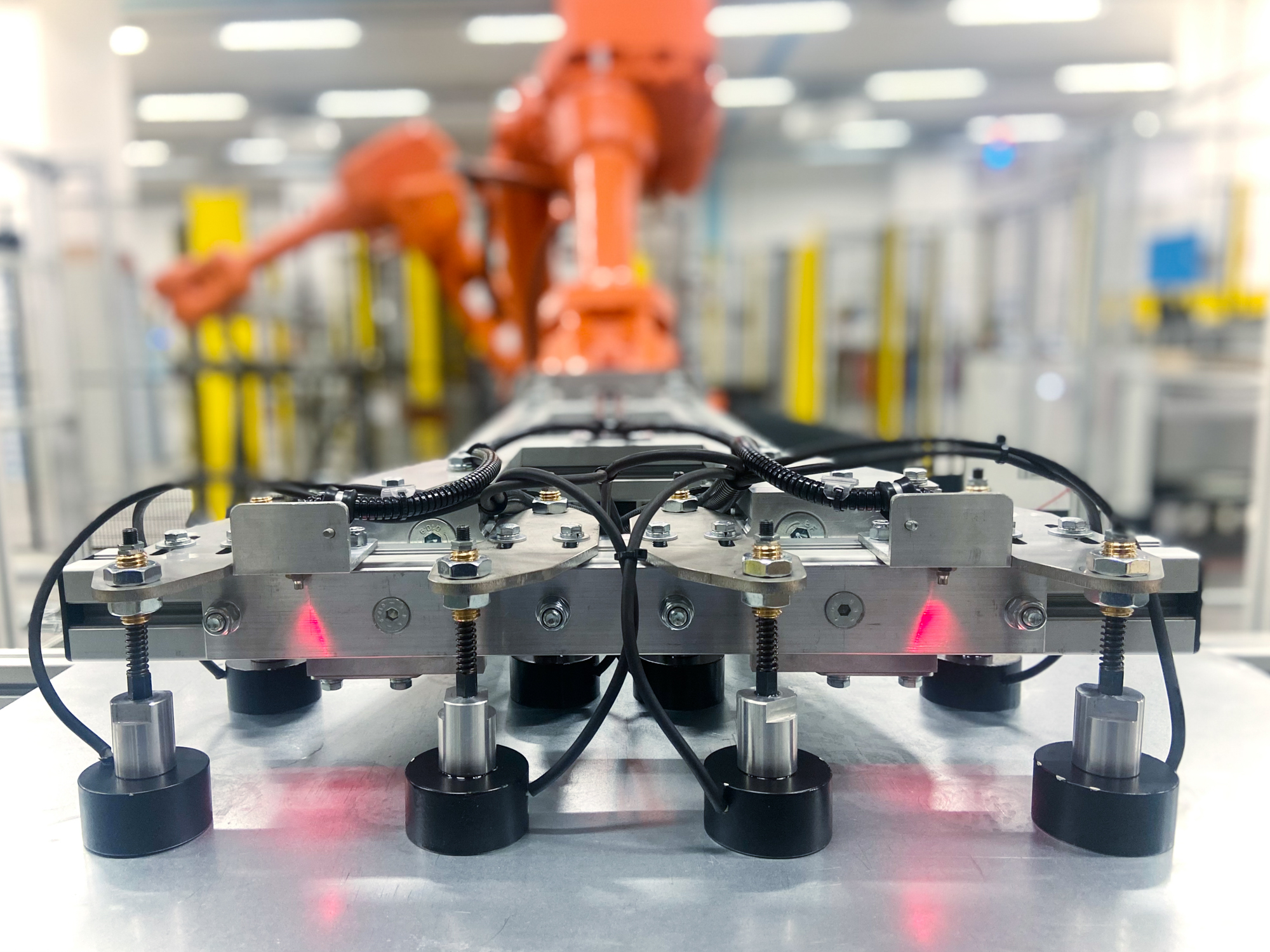 RK Macchine asservimento presse isola robotica UNIKA bracci robot cobot ABB -26
